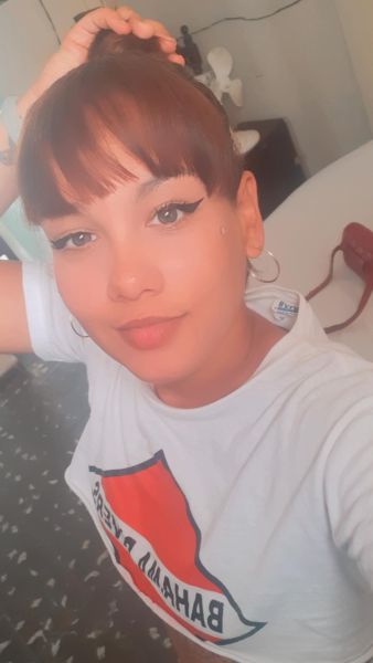 Hola mi nombre es Shaina soy compartidora cariñosa ,hago anal,vajinal,tríos,orgíaz ,masajes,fiestas privadas no me gusta q me hagan perder tiempo no hago sodomasoquismo,ni fetivhismos ,las fantasías fáciles sin complicación ni nada desagradable,dispo